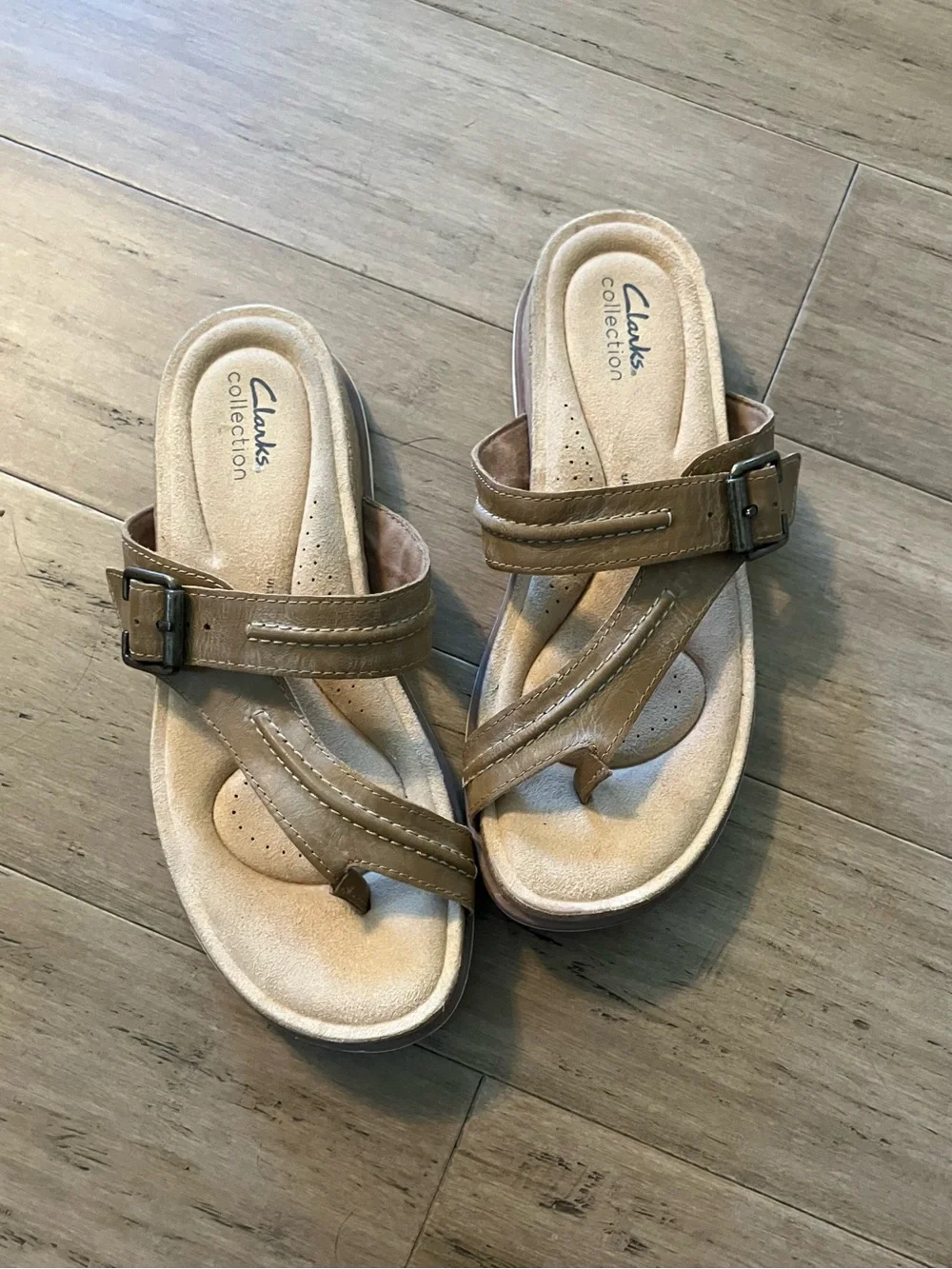 Clarks Collection women beige two strap thong side buckle women’s sandals 9.5